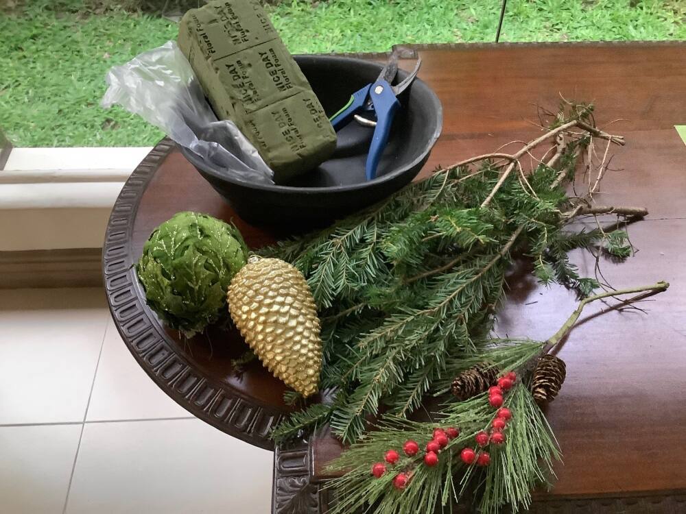 Materials needed for this easy centerpiece. Materials needed for this easy centerpiece.
